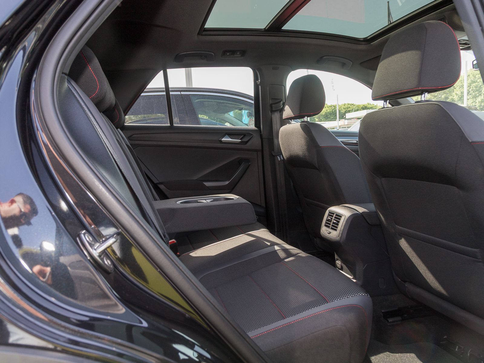 Volkswagen T-Roc 1.5 TSI DSG SPORT - Samsaru's Car Outlet