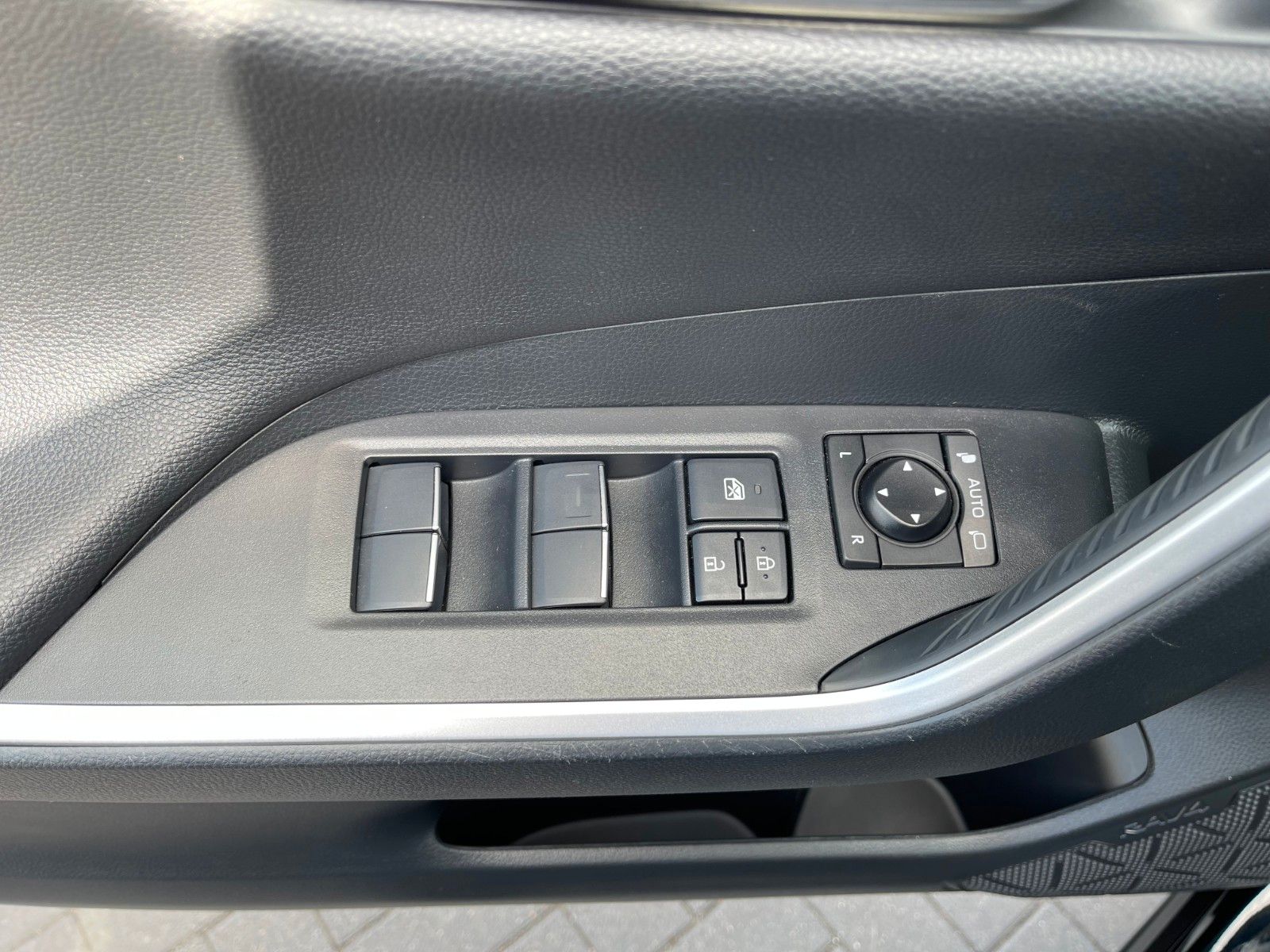 Toyota RAV 4 RAV4 Hybrid 4x2 Business Edition - Samsaru's Car Outlet