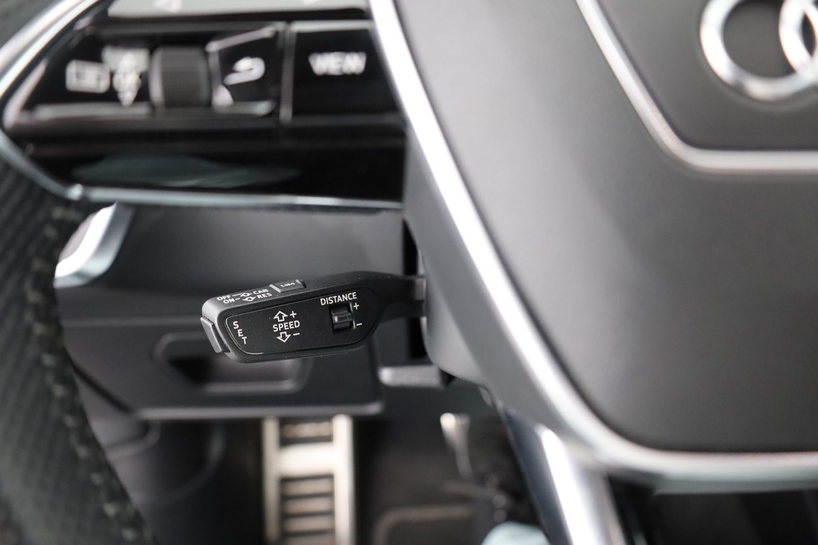Audi A6 Avant 40 TDI quattro S line - Samsaru's Car Outlet