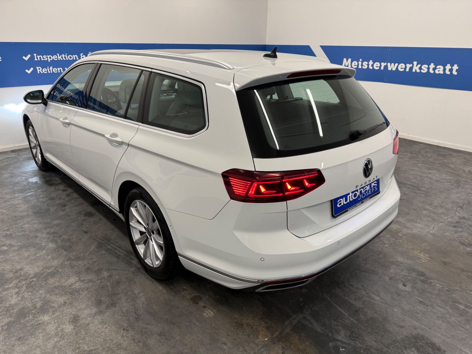 Volkswagen Passat Elegance 1.5 TSI - Samsaru's Car Outlet
