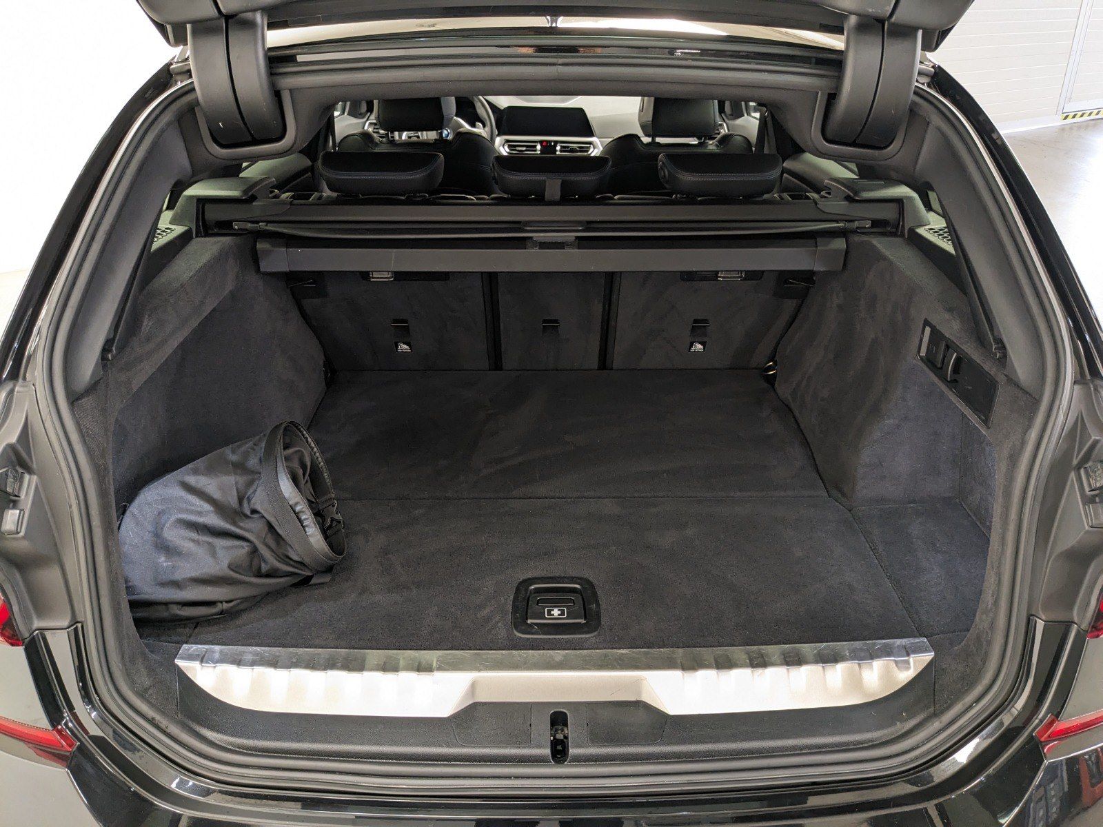 BMW 320e M Sport - Samsaru's Car Outlet