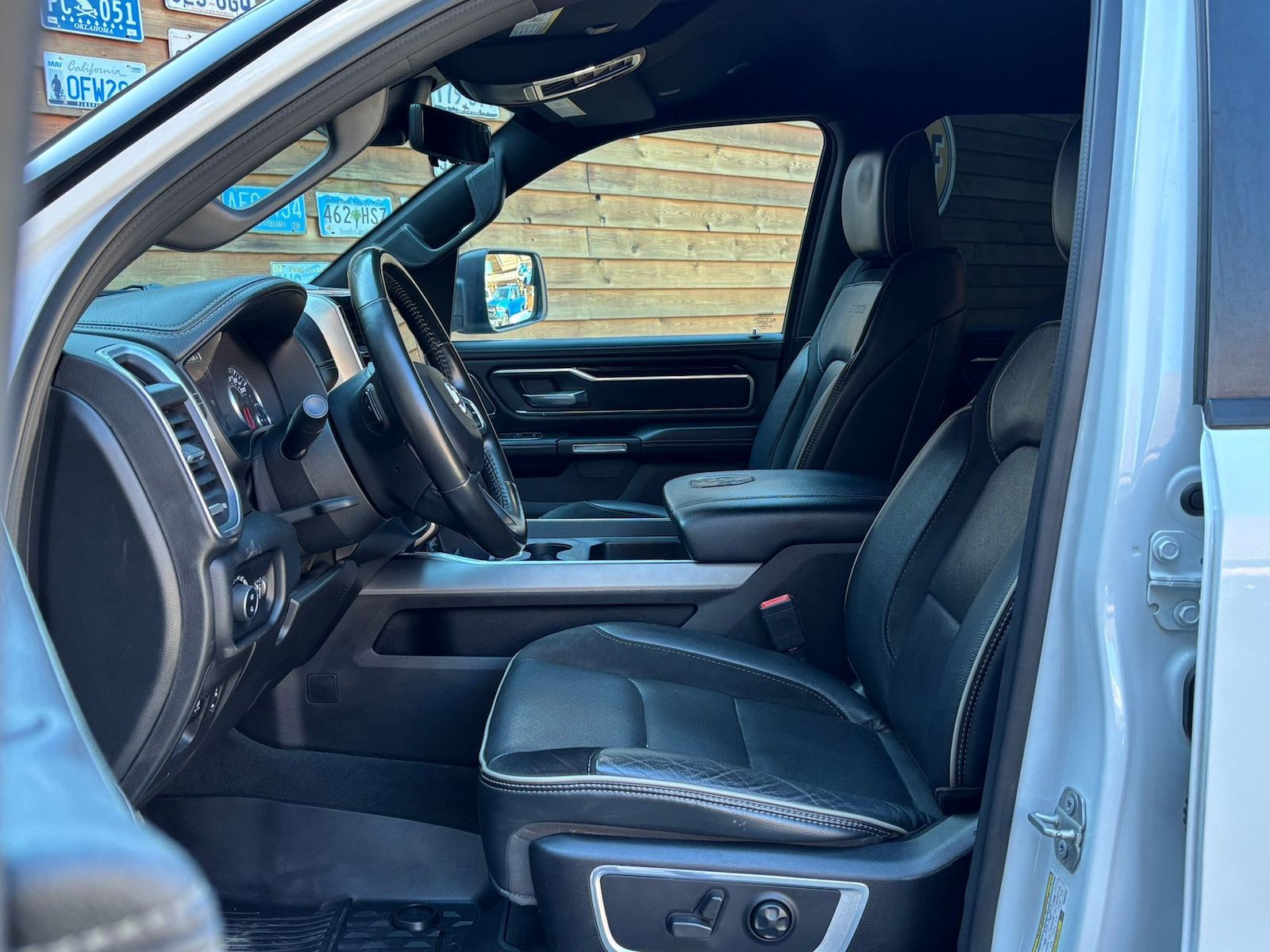 Dodge RAM 1500 Laramie 5.7L 12Zoll Display 4x4 AHK