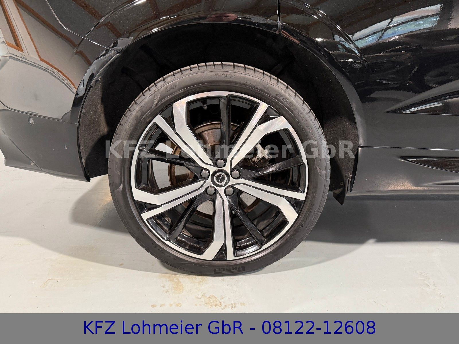 Volvo XC60 R Design Recharge Plug-In Hybrid AWD *Voll*