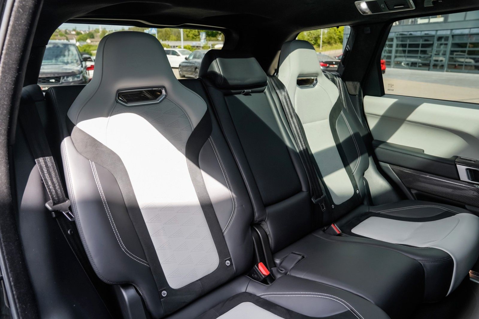Range Rover Sport SVR - Samsaru's Car Outlet