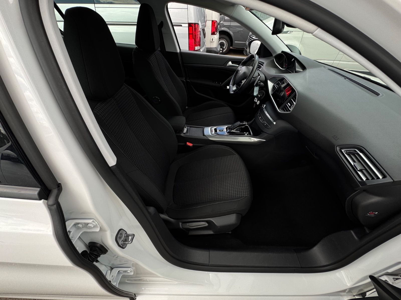 Peugeot 308 Active Pack - Samsaru's Car Outlet