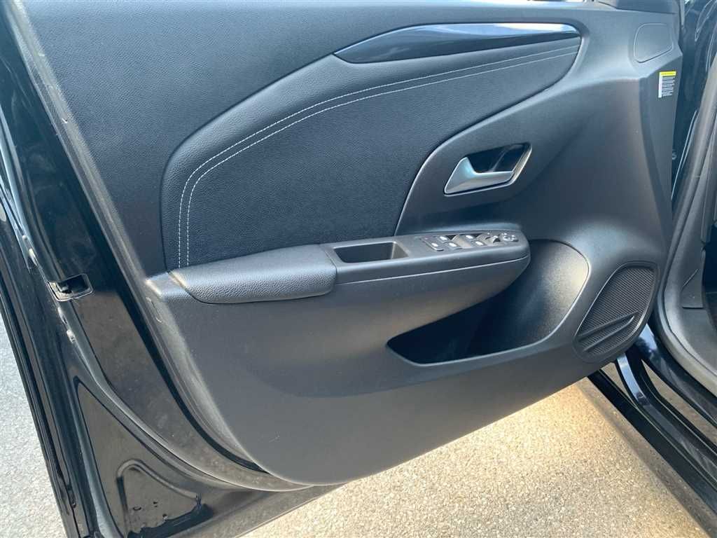 Opel Corsa -e Elegance - Samsaru's Car Outlet