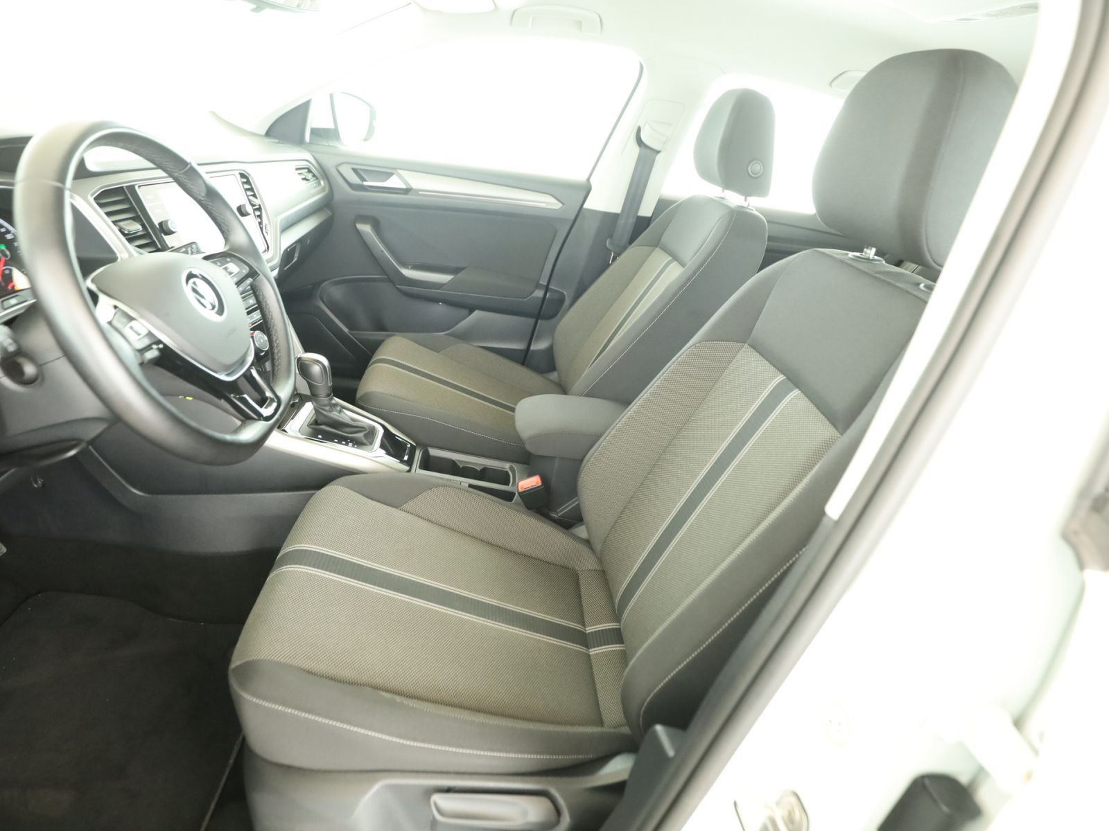 Volkswagen T-Roc 2.0 TDI Style - Samsaru's Car Outlet