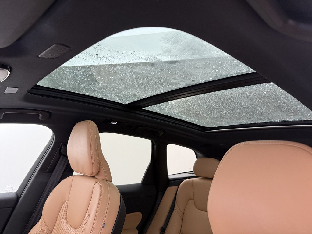 Volvo XC60 T6 Plus Dark Recharge Plug-In Hybrid AWD