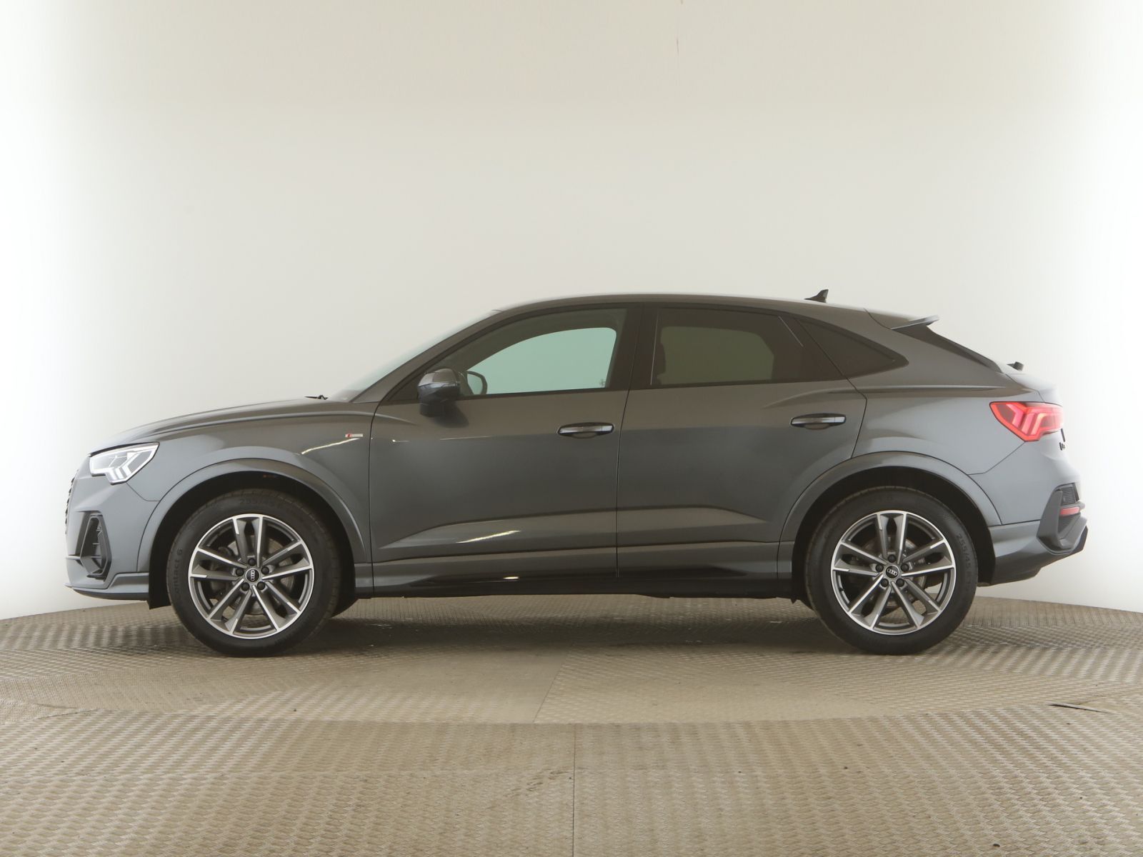 Audi Q3 Sportback 40 TFSI quattro S line - Samsaru's Car Outlet
