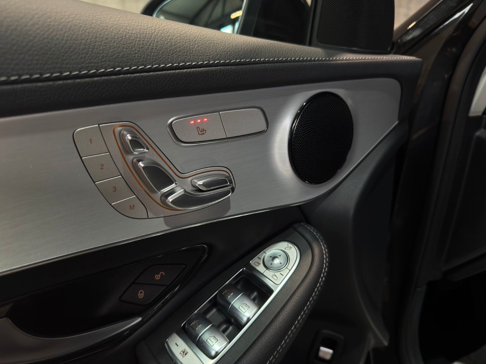 Mercedes-Benz GLC 300de/4Matic/1.Hand/Memory/AHK