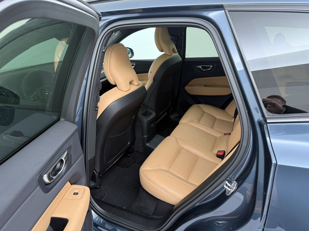 Volvo XC60 T6 Plus Dark Recharge Plug-In Hybrid AWD