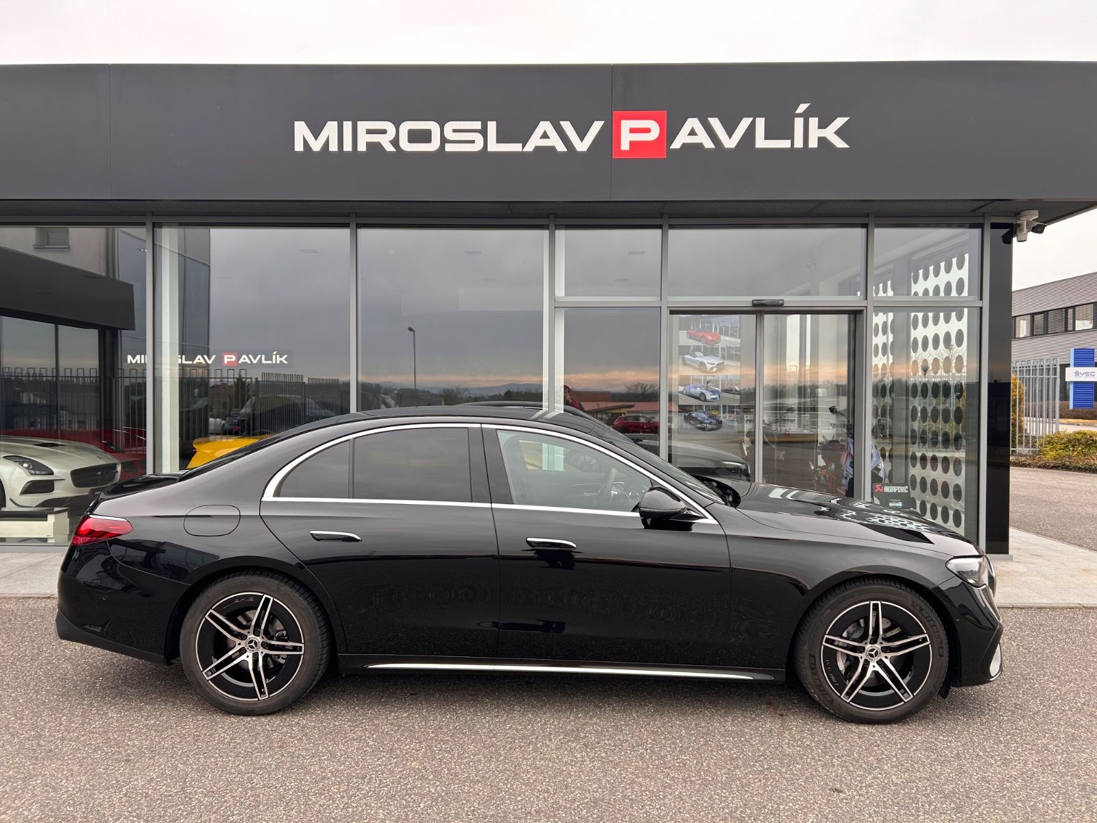 Mercedes-Benz E 220d 4Matic AMG - Samsaru's Car Outlet