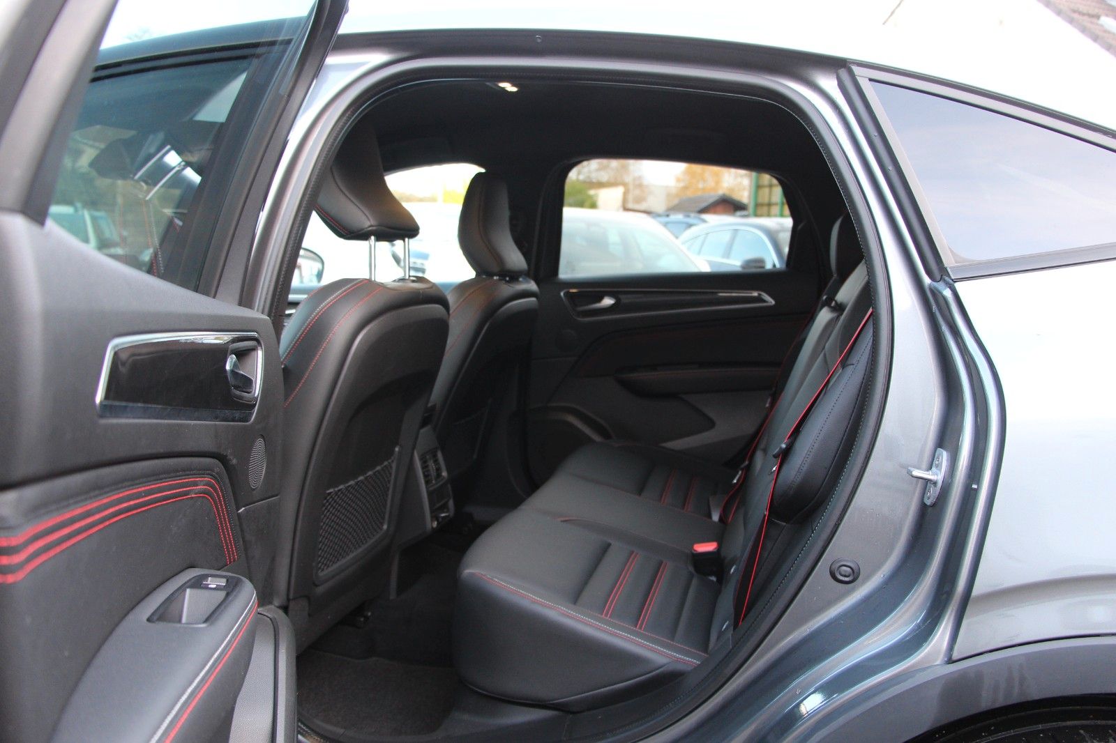 Renault Arkana Mild Hybrid R.S. Line - Samsaru's Car Outlet