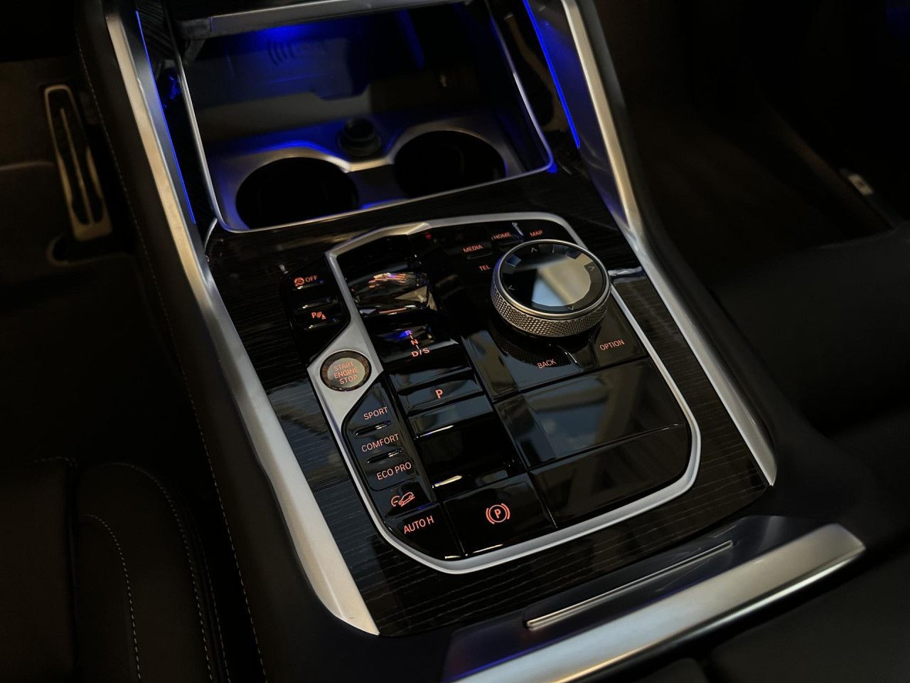 BMW X6 xDrive40d M Sport Pro Bowers Massage AHK 22"