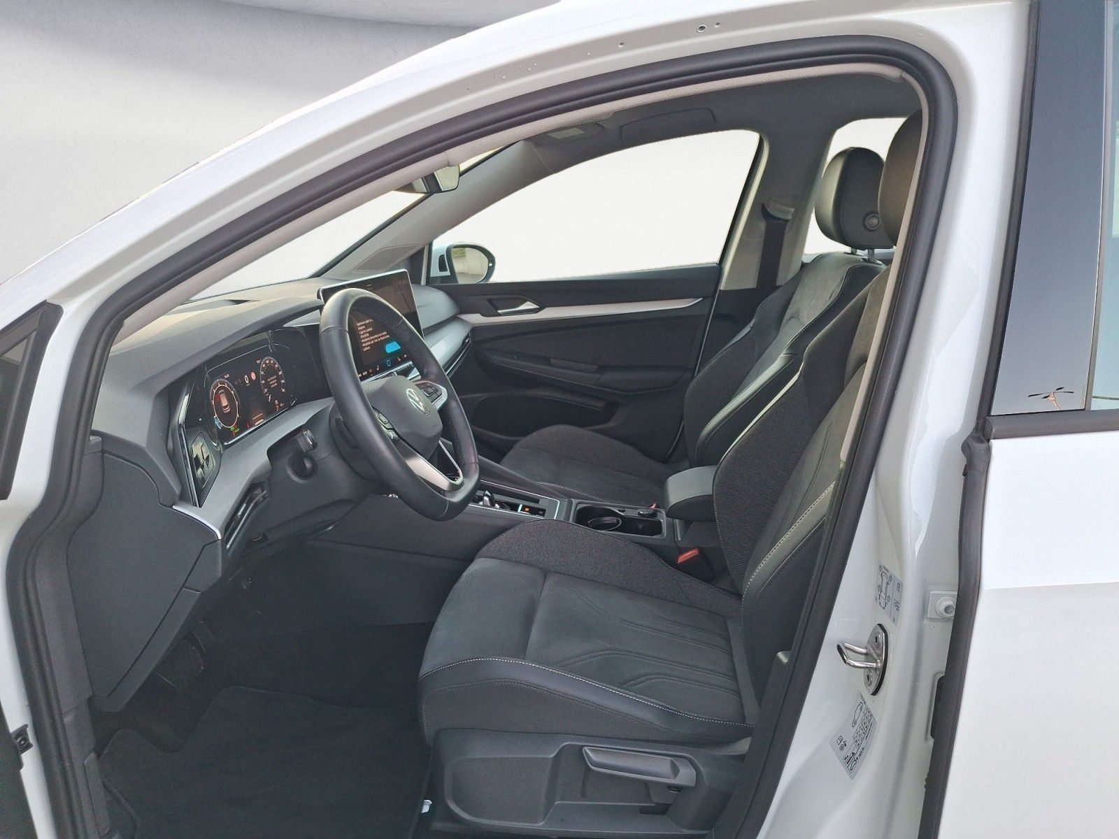 Volkswagen Golf 1.5 eTSI DSG Life #Head-Up #LED #App-Connec