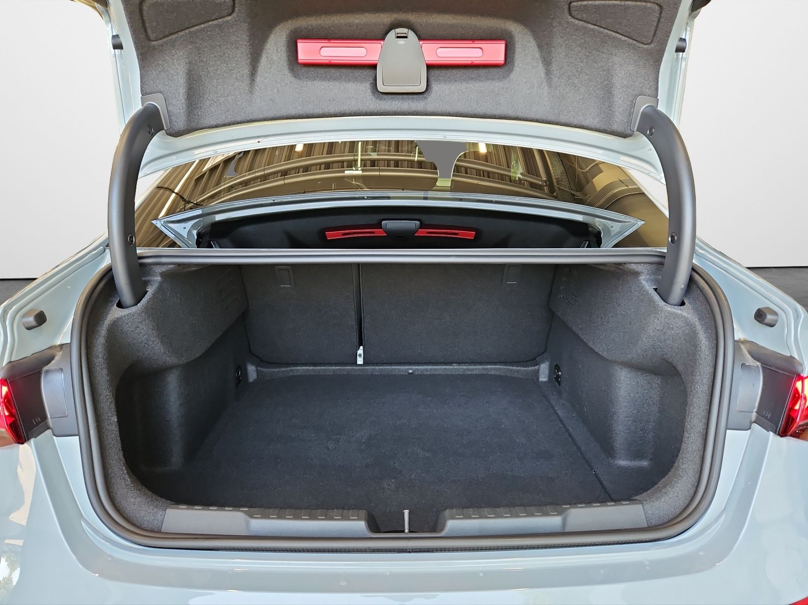 Audi A3 Limousine 30 TFSI S tronic advanced - Samsaru's Car Outlet