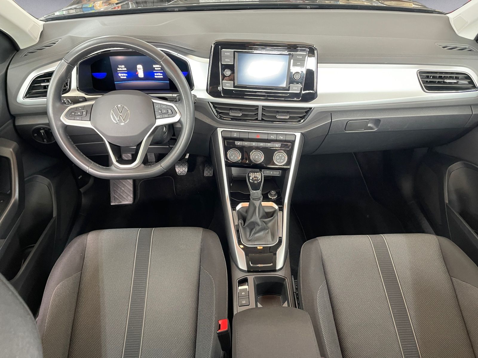 Volkswagen T-Roc Life 1.0 l TSI - Samsaru's Car Outlet