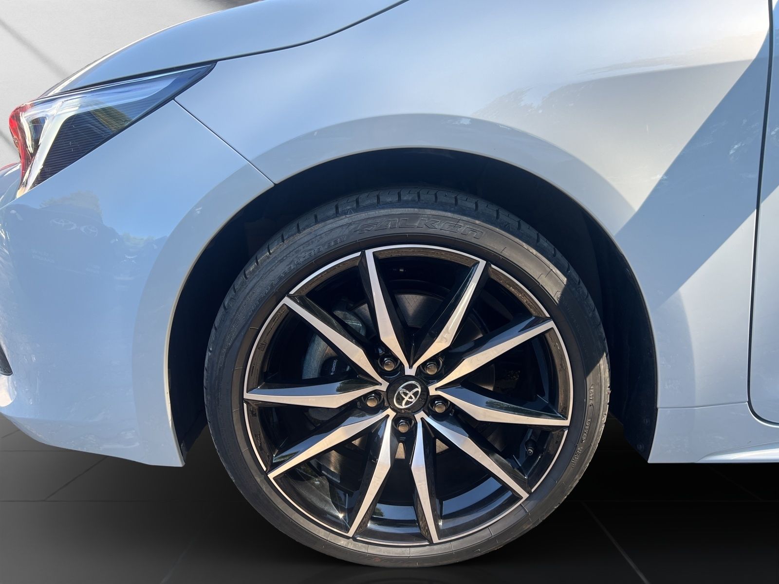 Toyota Corolla 2.0 Hybrid GR Sport 1HD+NAVI+CARPLAY+PDC