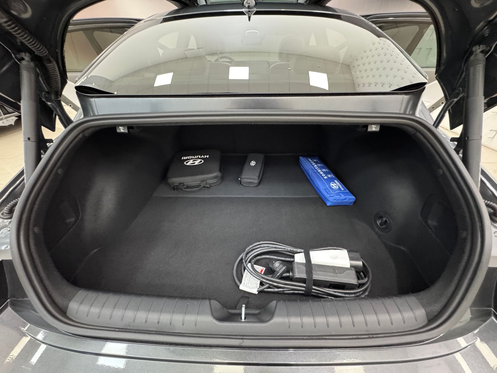 Hyundai IONIQ 6 77,4kWh 325ps 4WD Uniq PANO & DIGI NON