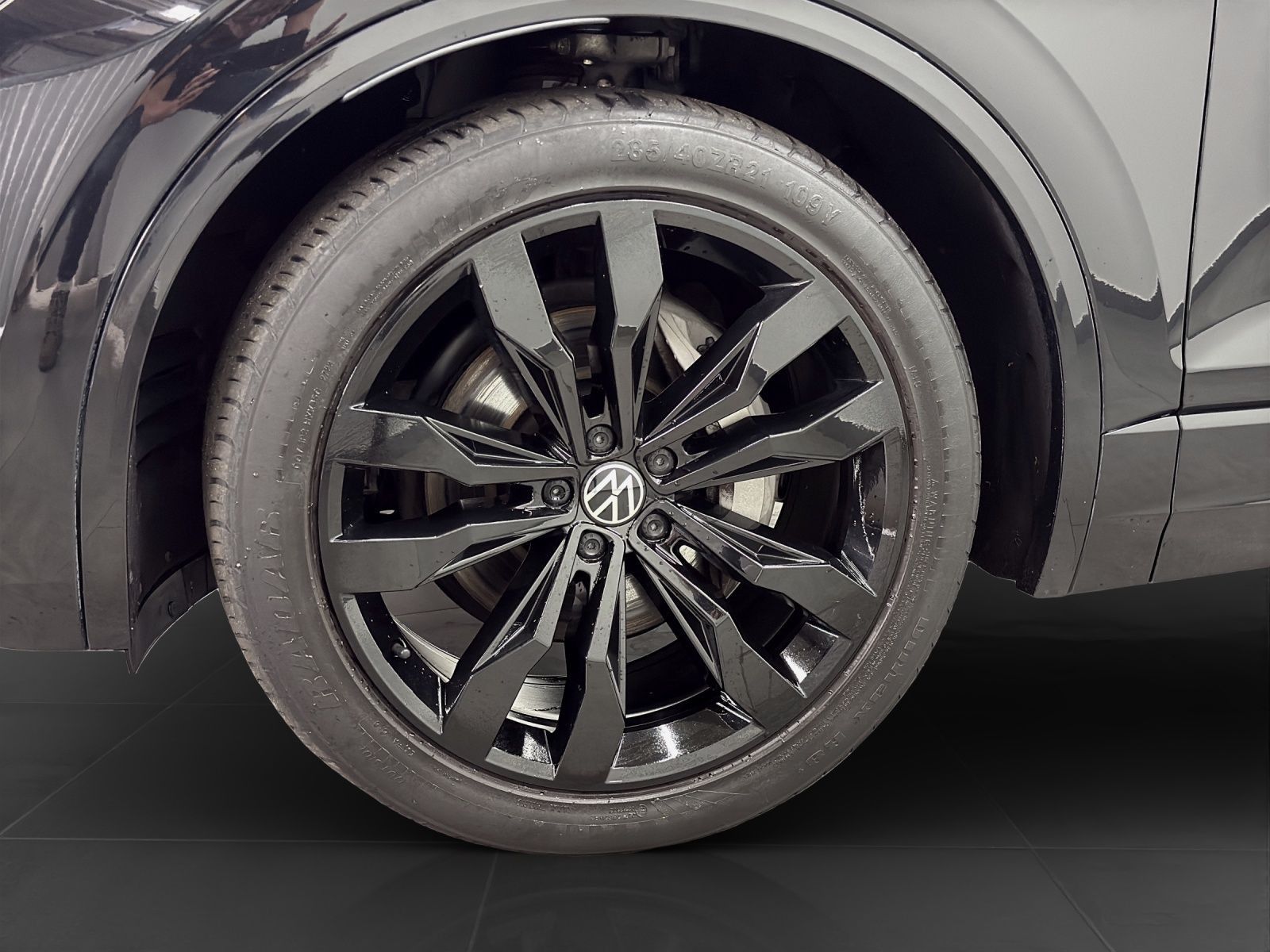 Volkswagen Touareg 3.0 TDI R-LINE BLACK - Samsaru's Car Outlet