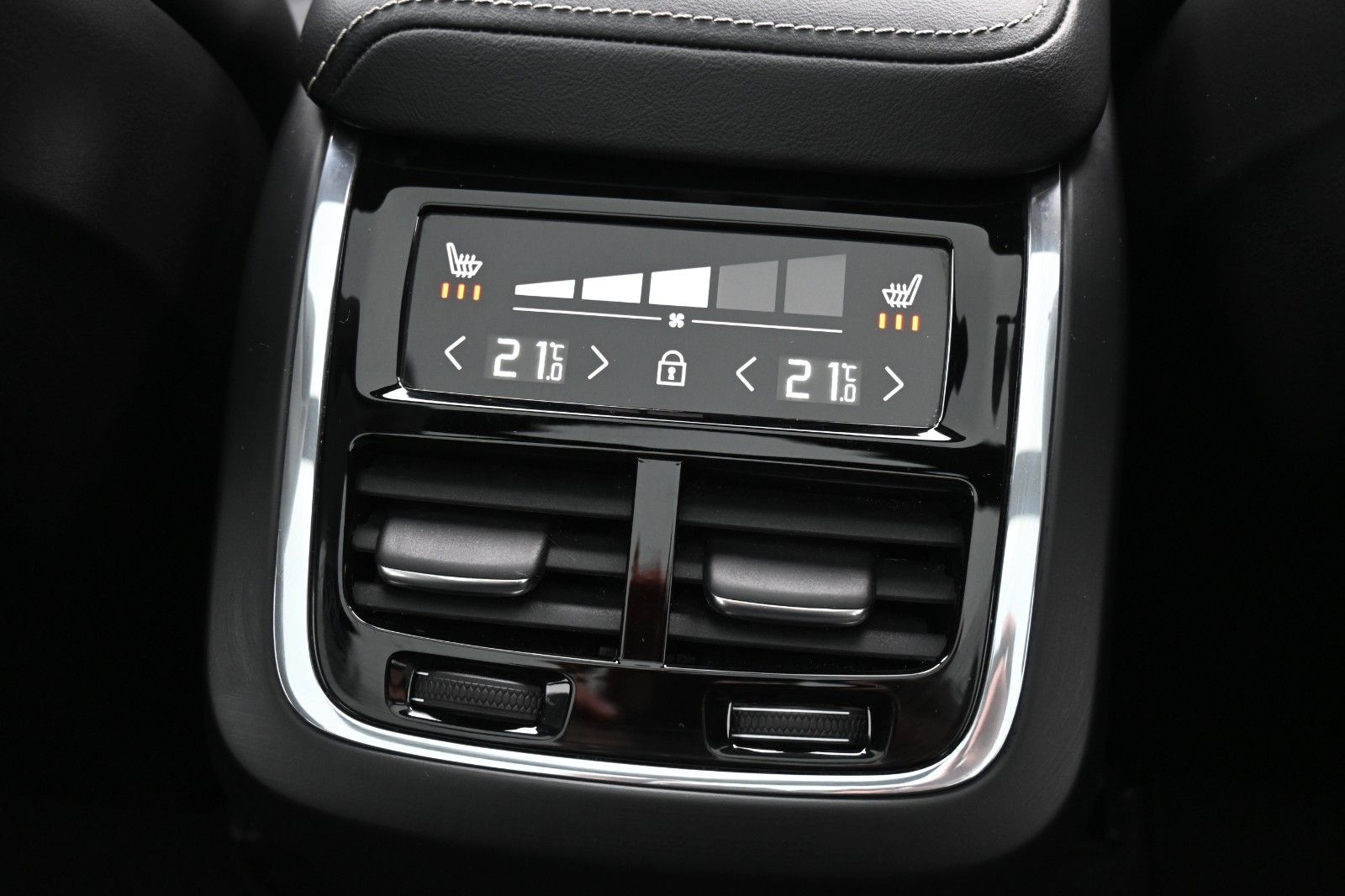 Volvo XC60 B4 AWD Ultimate Dark*LED*PANO*STHZ*