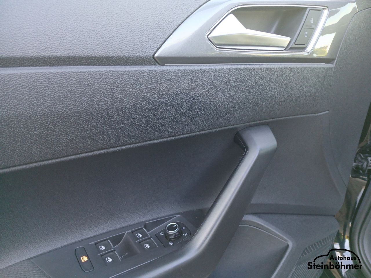 Volkswagen Polo Highline 1.0TSI DSG - Samsaru's Car Outlet