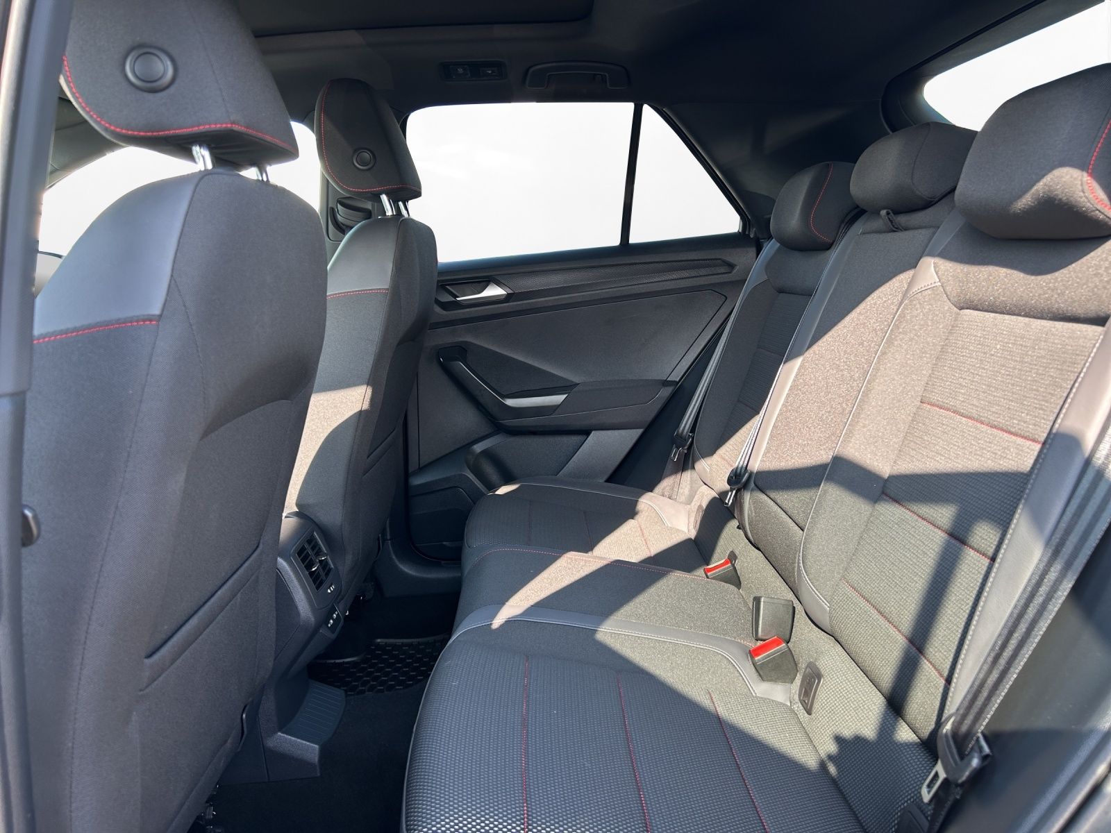 Volkswagen T-Roc 2.0 TSI DSG 4MOTION sport - Samsaru's Car Outlet