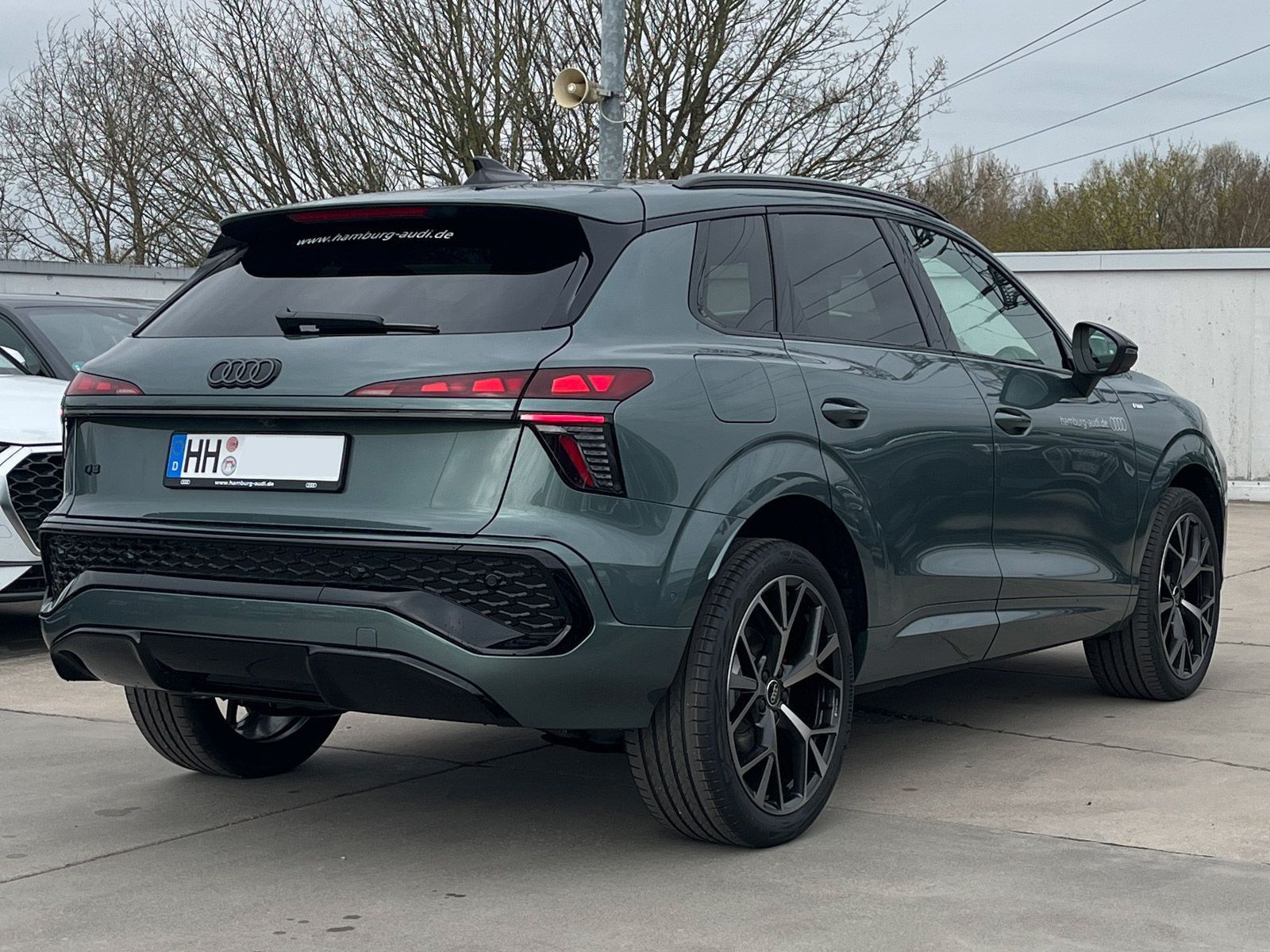 Audi Q3 TFSI 110 kW S tronic S line AHK Matrix OLED P