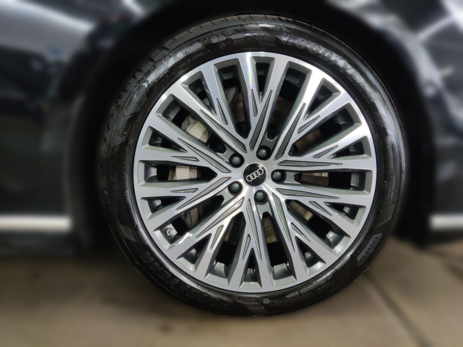 Audi A8 60 TFSI e quattro - Samsaru's Car Outlet