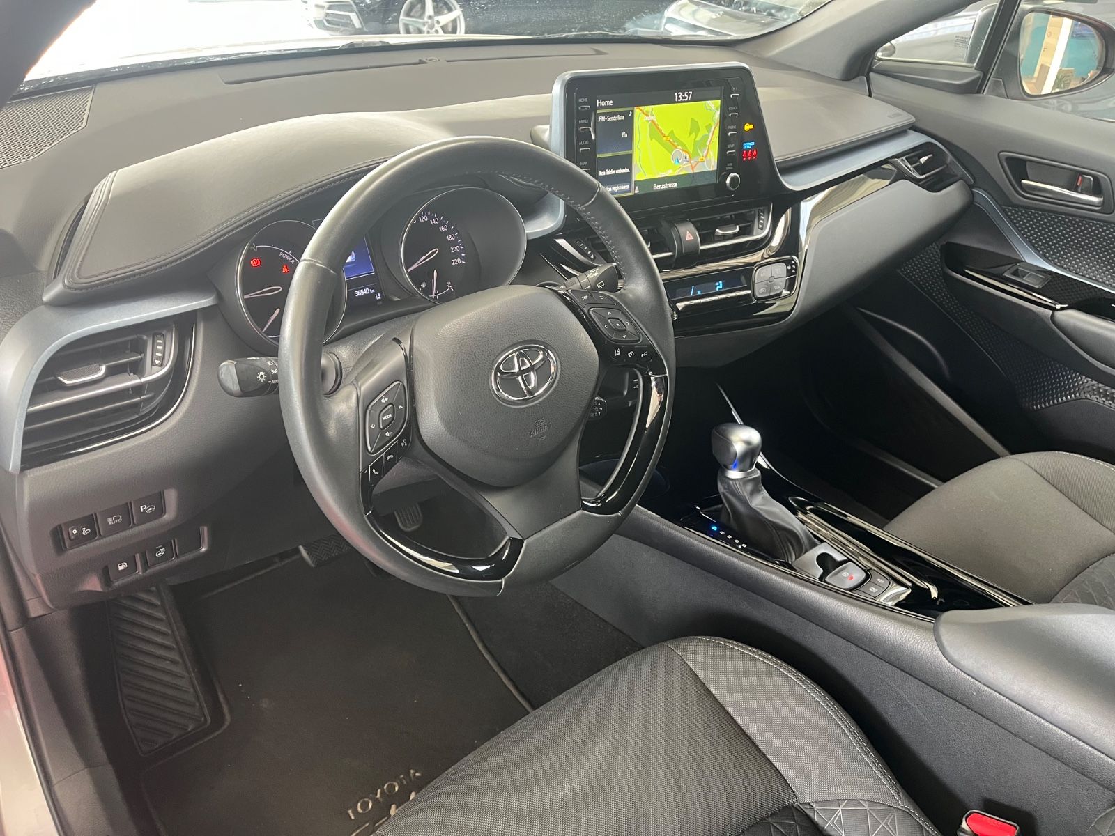 Toyota C-HR Hybrid1.8 Team - Samsaru's Car Outlet
