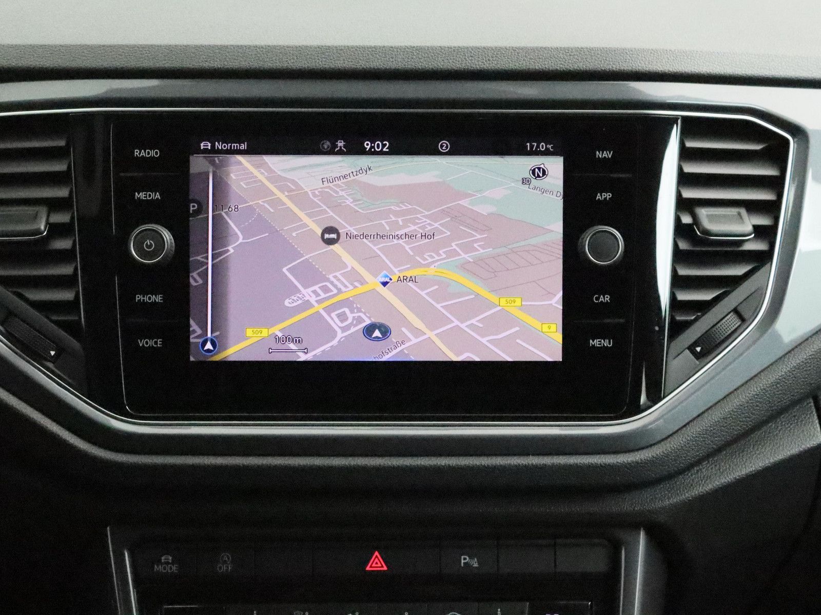Volkswagen T-Roc 1.5 TSI Sport - Samsaru's Car Outlet