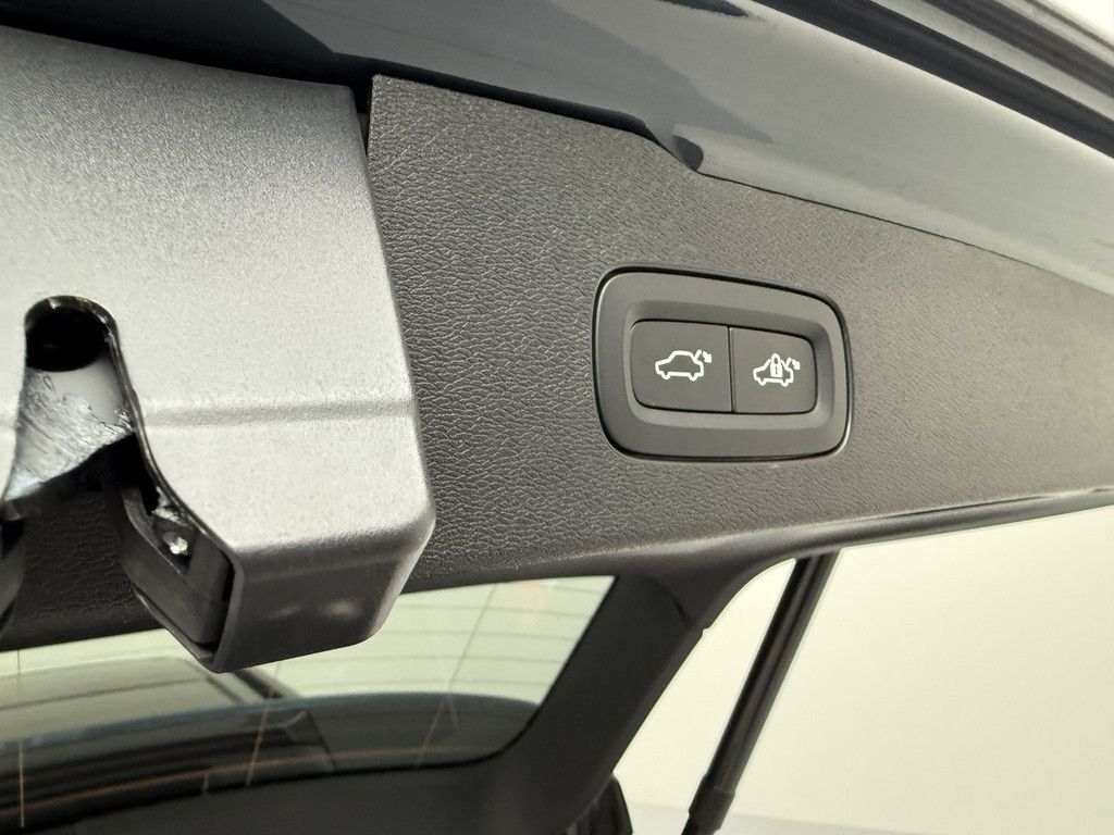 Volvo V60 T8 Ultra Dark Plug-In Hybrid AWD PANO 360°