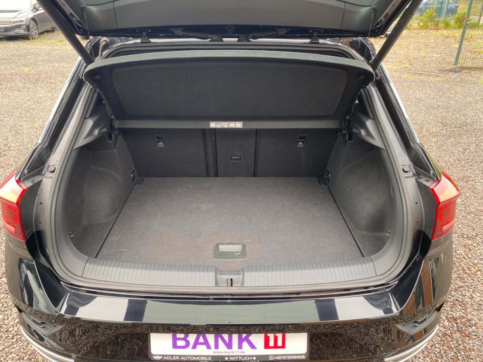 Volkswagen T-Roc 1.5 TSI R-Line - Samsaru's Car Outlet