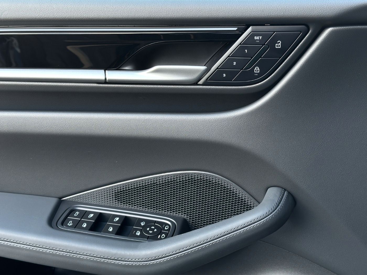 Porsche Macan - Samsaru's Car Outlet