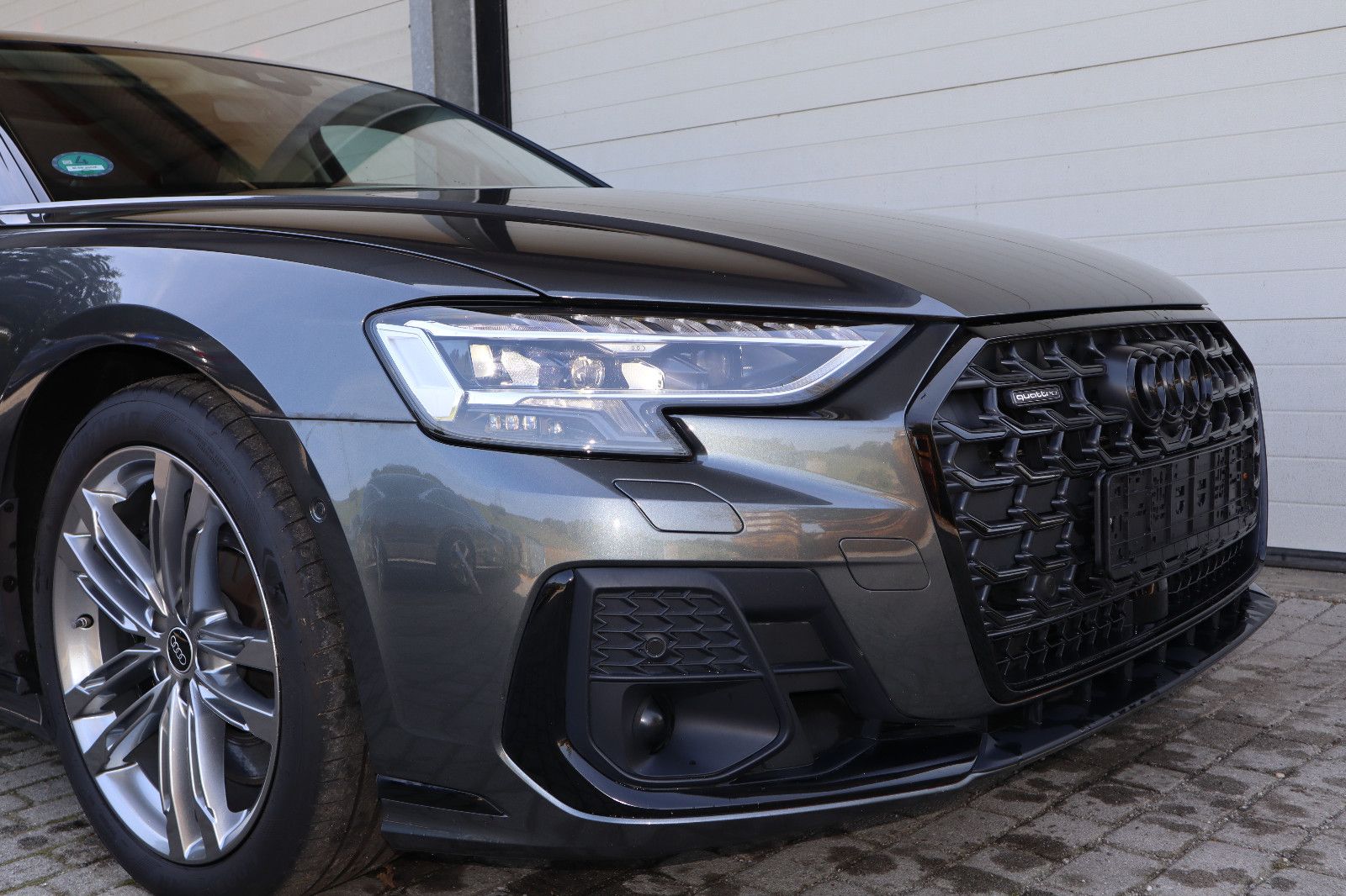 Audi A8L 60 TFSI e lang BLACK - Samsaru's Car Outlet