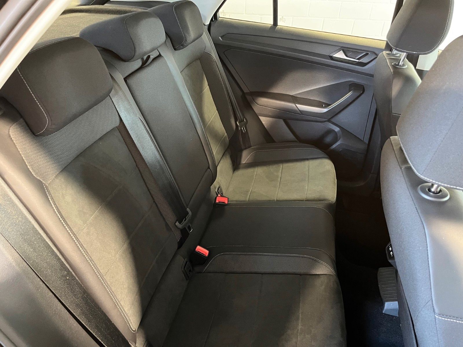 Volkswagen T-Roc 1.0TSi Style - Samsaru's Car Outlet