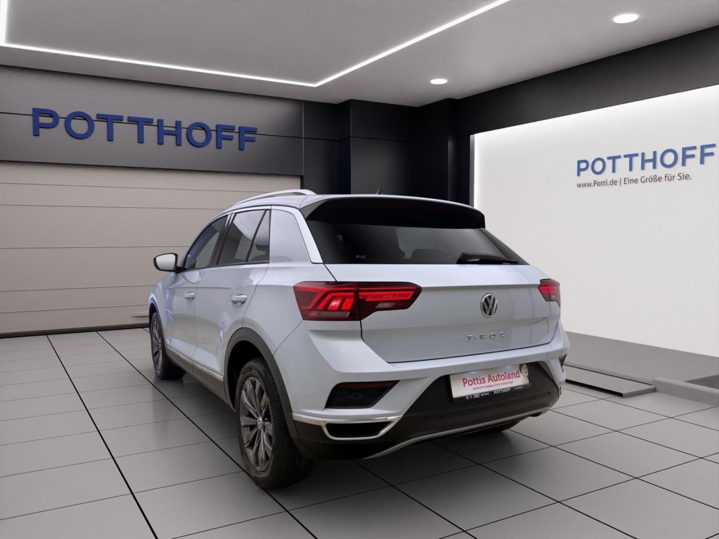 Volkswagen T-Roc 1.5 TSI DSG SPORT - Samsaru's Car Outlet