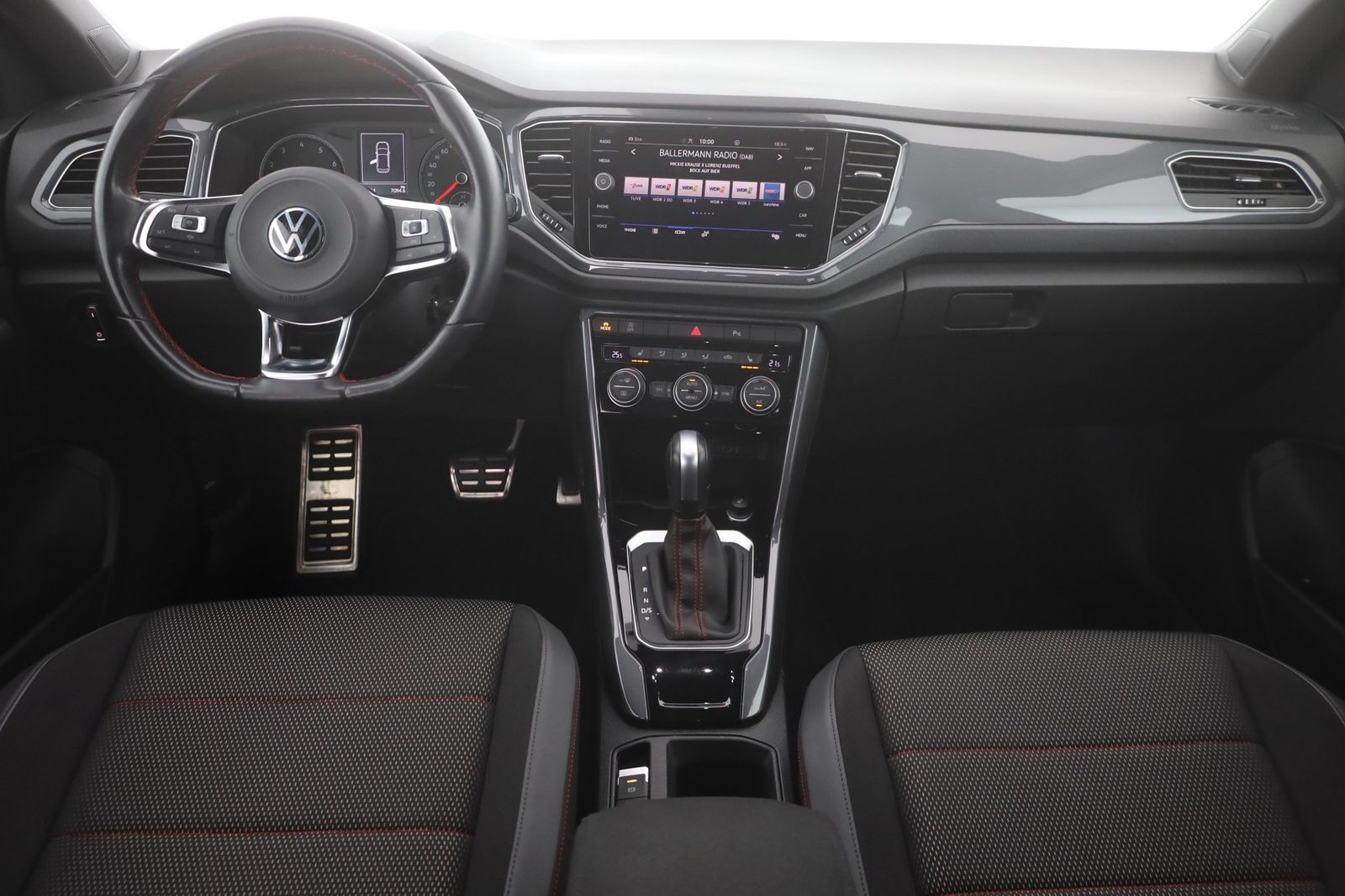 Volkswagen T-Roc 1.5 TSI DSG Sport - Samsaru's Car Outlet