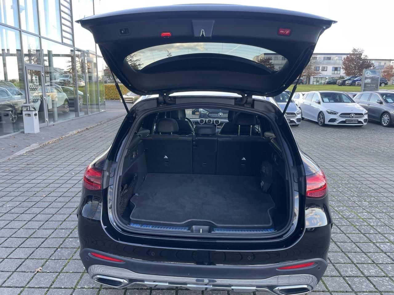 Mercedes-Benz GLC 300 e 4MATIC Pano SpurW LM S-Sitz ACC PDC