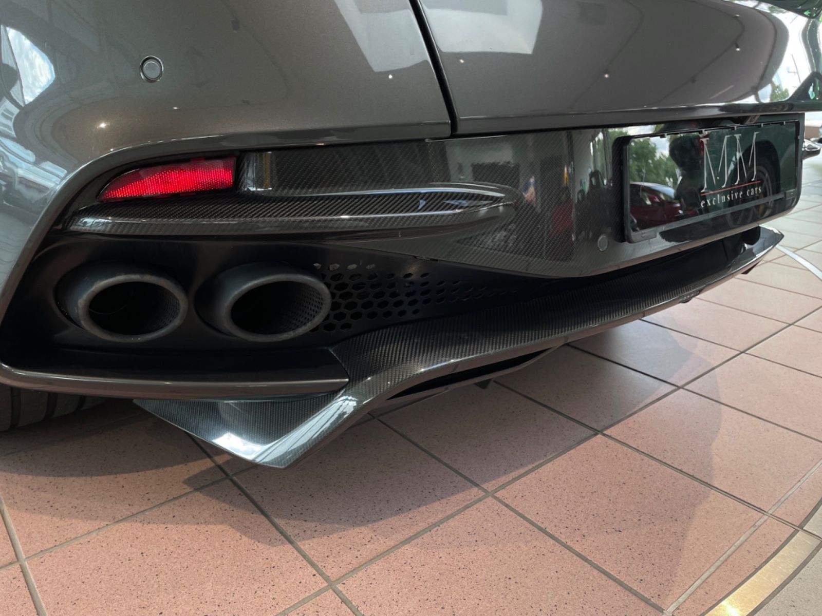 Aston Martin DBS V12 Superleggera Volante