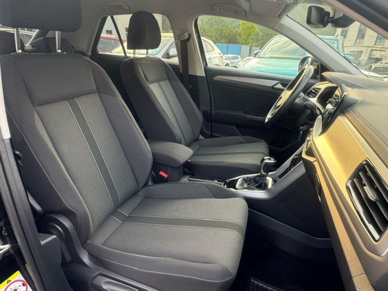 Volkswagen T-Roc Life 1.5 TSI DSG - Samsaru's Car Outlet