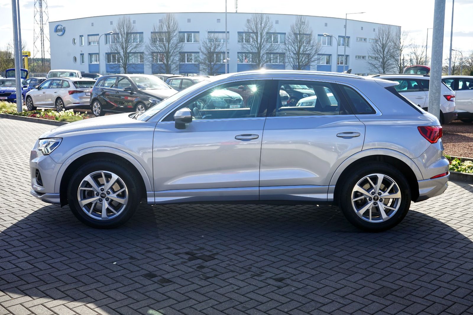 Audi Q3 40 TFSI qu. advanced - Samsaru's Car Outlet