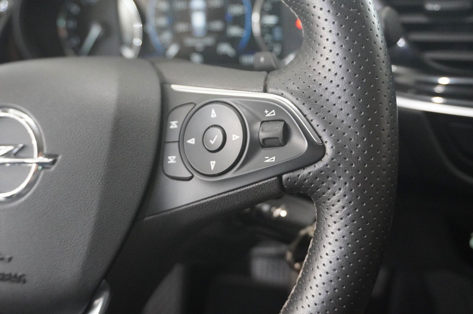Opel Insignia B ST 2.0D INNOV. 4X4 - Samsaru's Car Outlet
