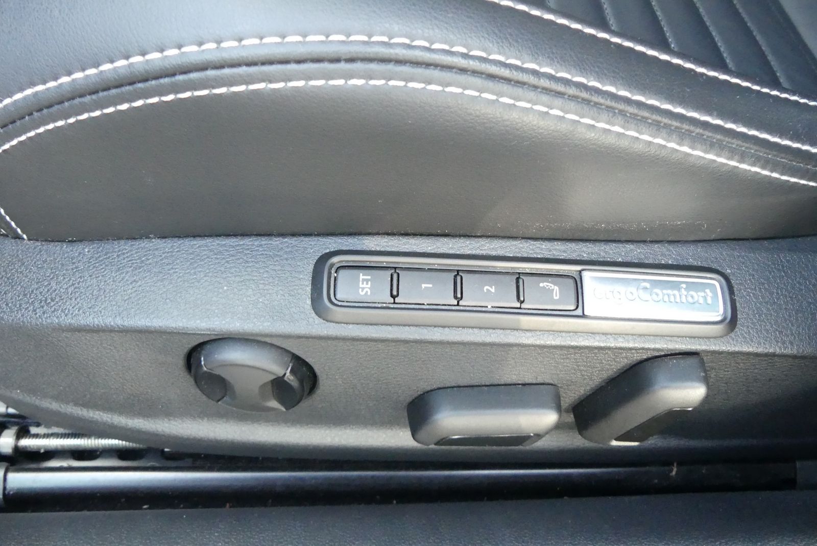 Volkswagen Passat Lim. Elegance - Samsaru's Car Outlet