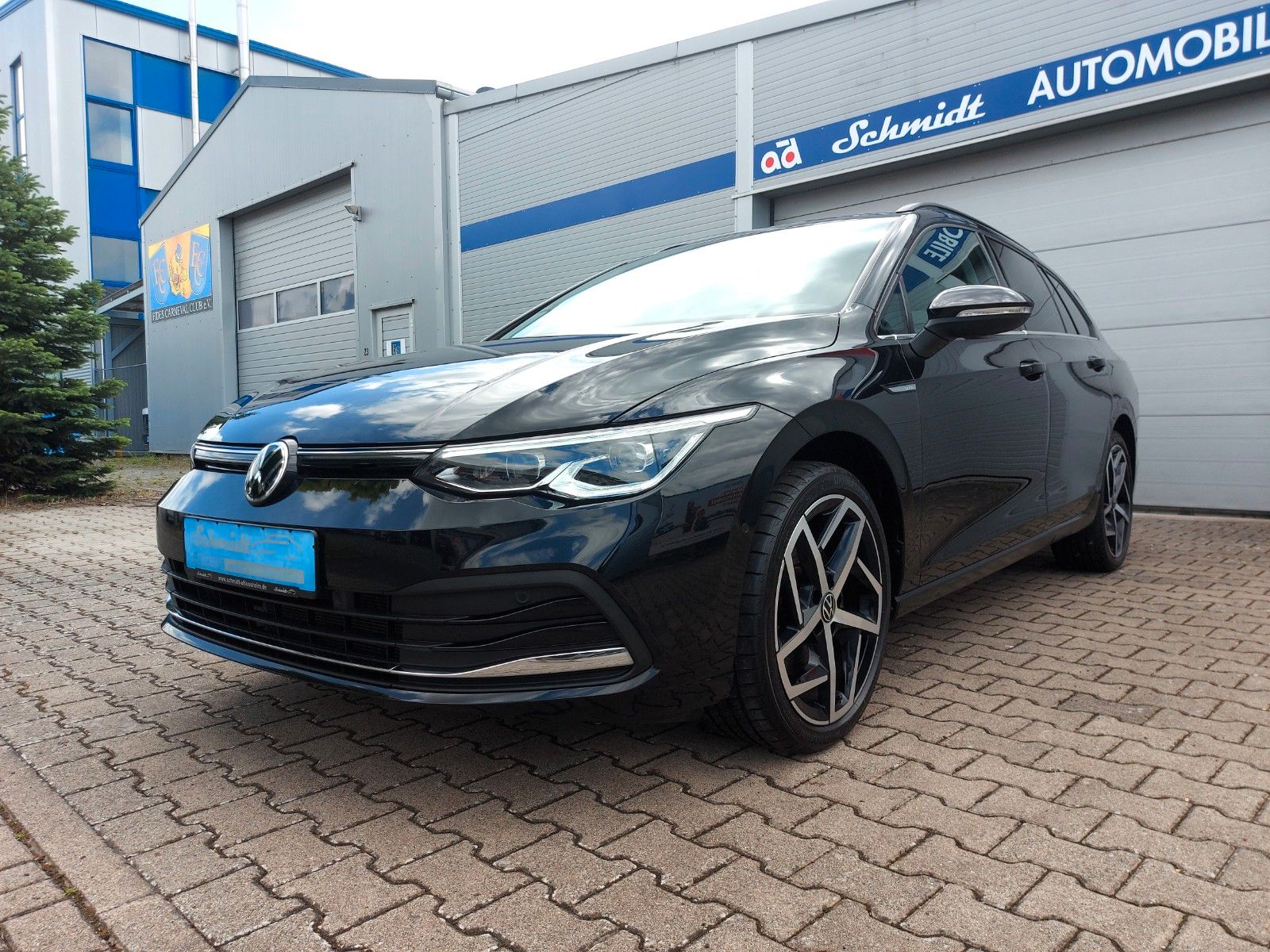 Volkswagen Golf VIII Variant 2.0 TDI Style - Samsaru's Car Outlet