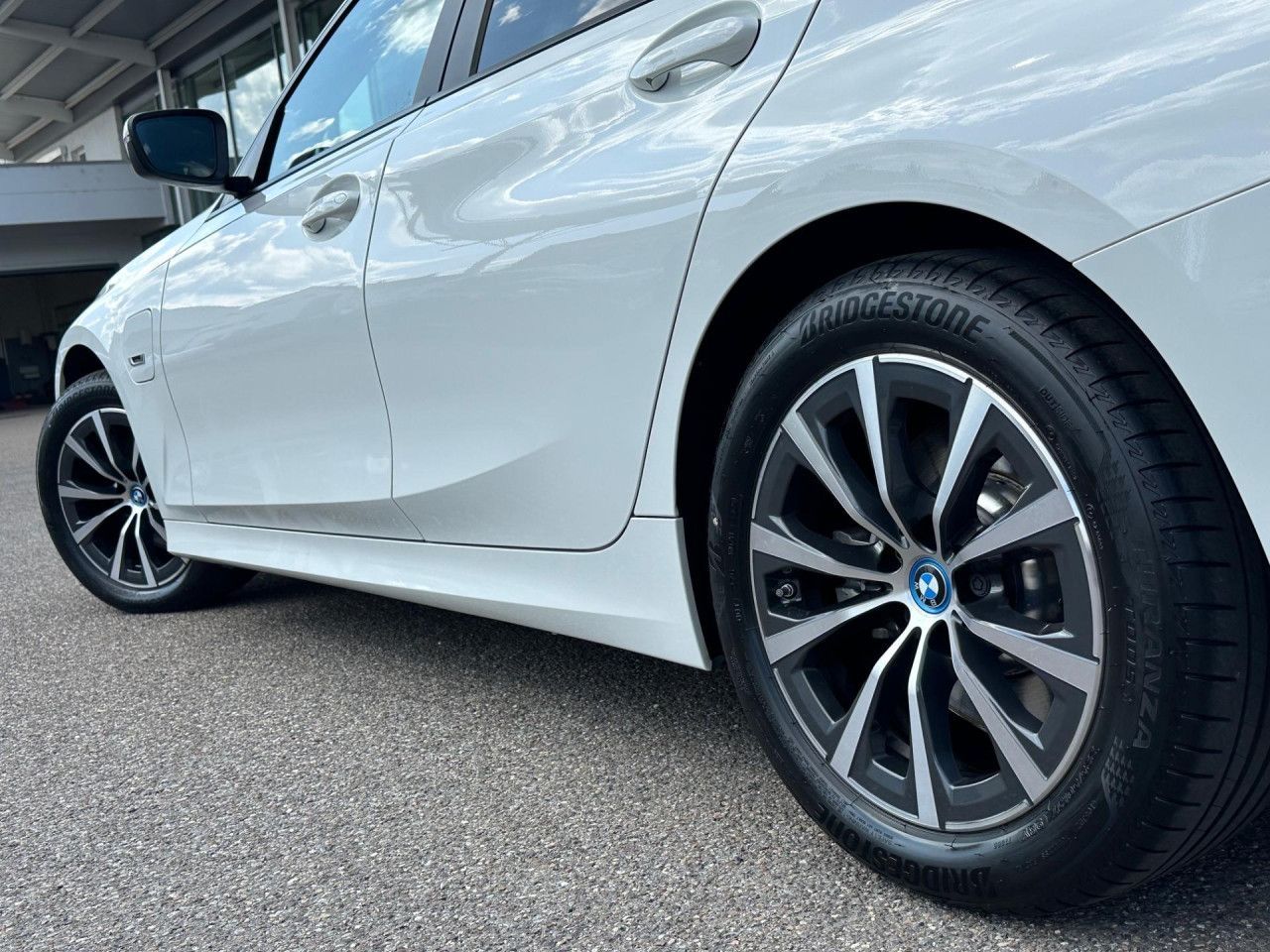 BMW 320e T. LiveProf.M - Samsaru's Car Outlet