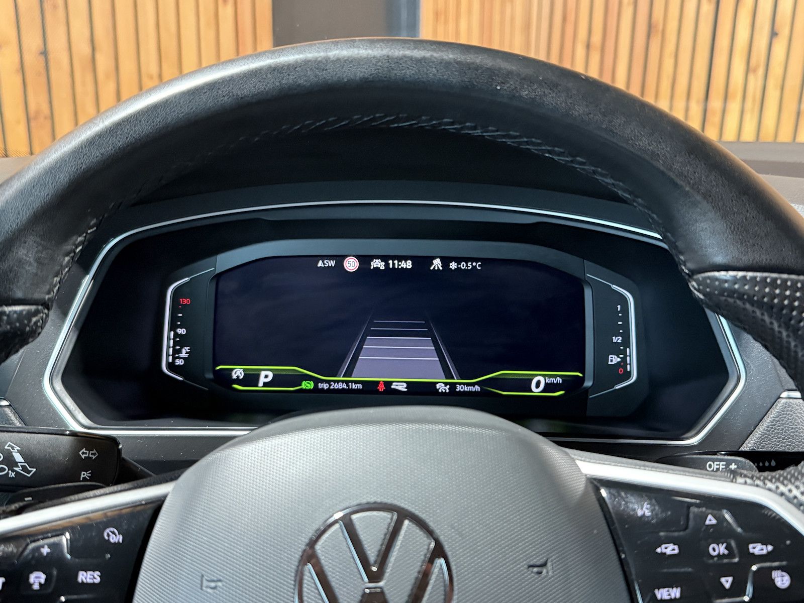 Volkswagen Tiguan 2,0 TDI 4M DSG R-Line Black *Navi*AHK*IQ*