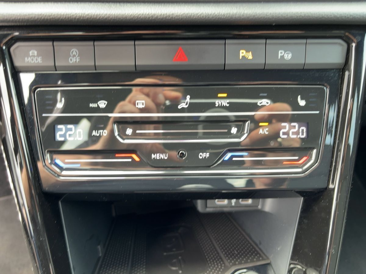 Volkswagen T-Roc 2.0 TDI R-Line - Samsaru's Car Outlet