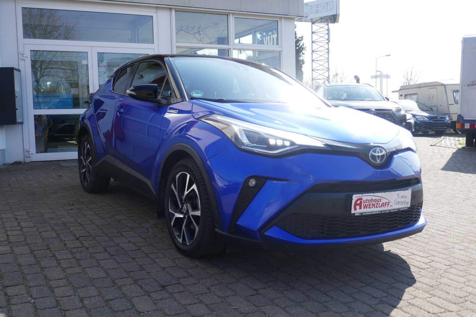 Toyota C-HR 2.0l Hybrid Team - Samsaru's Car Outlet