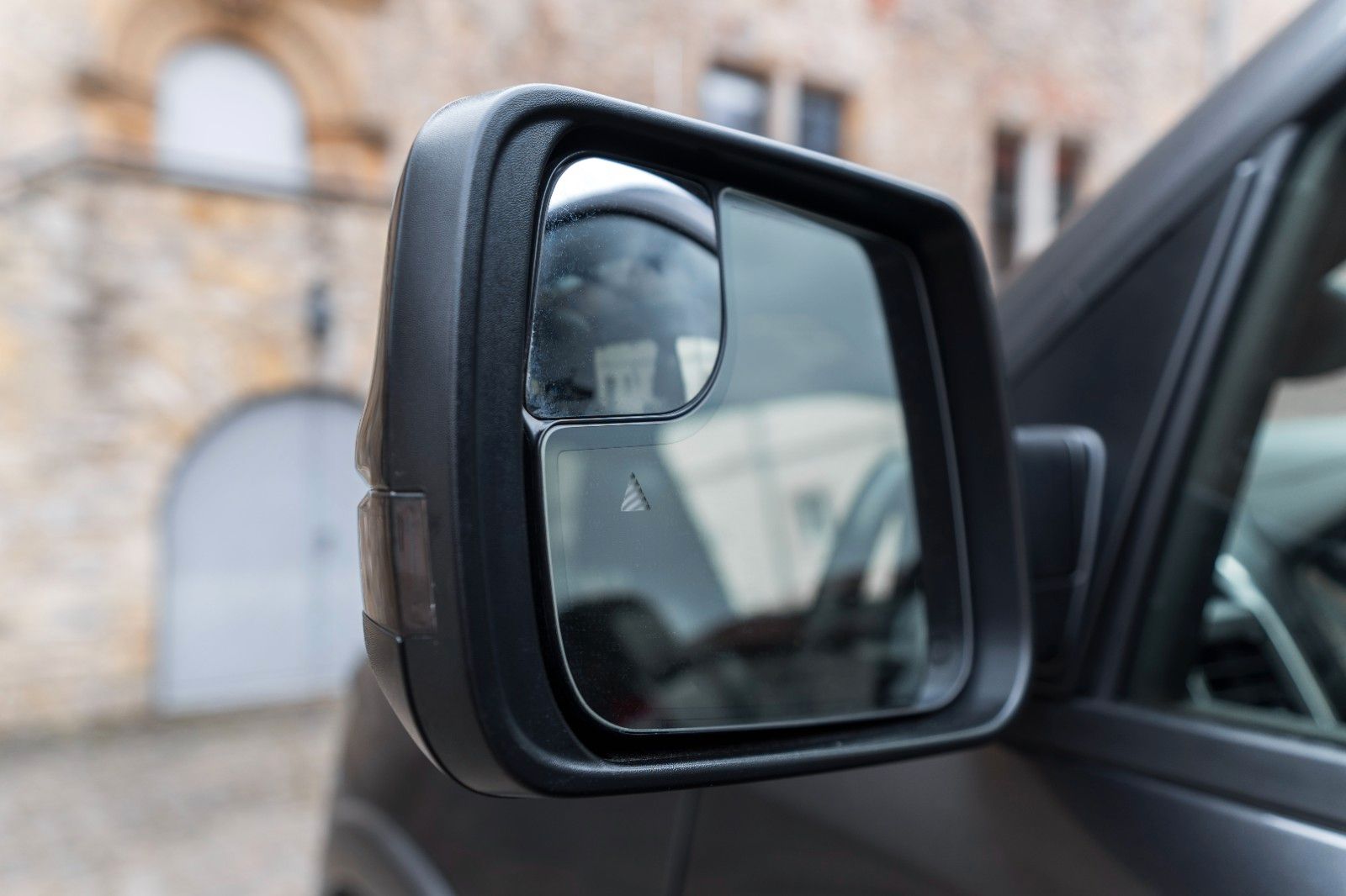 Dodge RAM 5,7L Laramie CC 4X4 360° LED CARPLAY LPG AHK